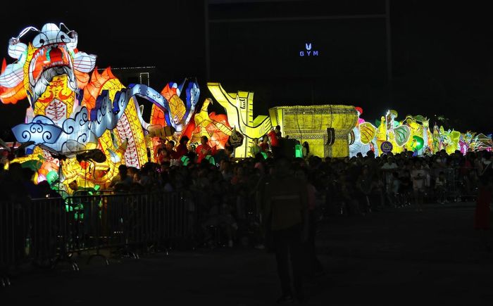 Thông qua các mô hình đèn, hình ảnh về quê hương, con người, văn hóa và đời sống của các địa phương được thể hiện sinh động