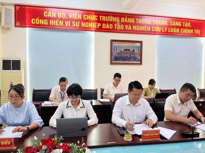 Các đại biểu dự tọa đàm. Ảnh SNews
