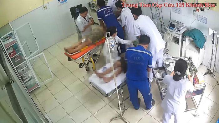 Hai nạn nhân được cấp cứu và điều trị tích cực nhưng không qua khỏi.