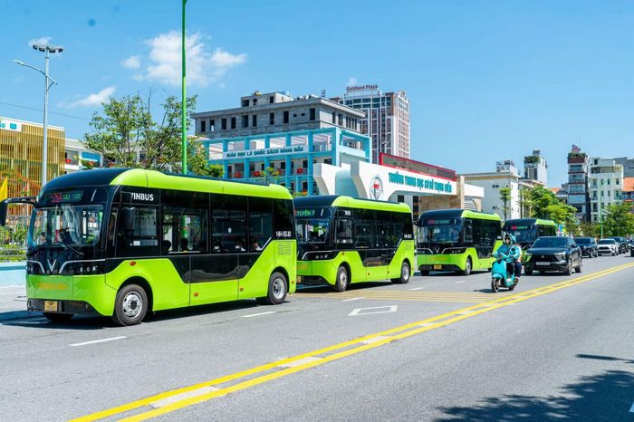  Đội xe buýt điện VinBus sẵn sàng đi vào vận hành phục vụ học sinh trên địa bàn các phường Hạ Long, Hồng Gai và Hà Tu. 
