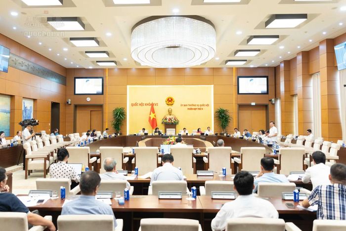Quang cảnh phiên họp.