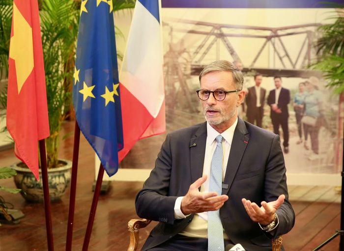 Đại sứ Pháp tại Việt Nam Olivier Brochet trao đổi với báo chí ngày 4/9.