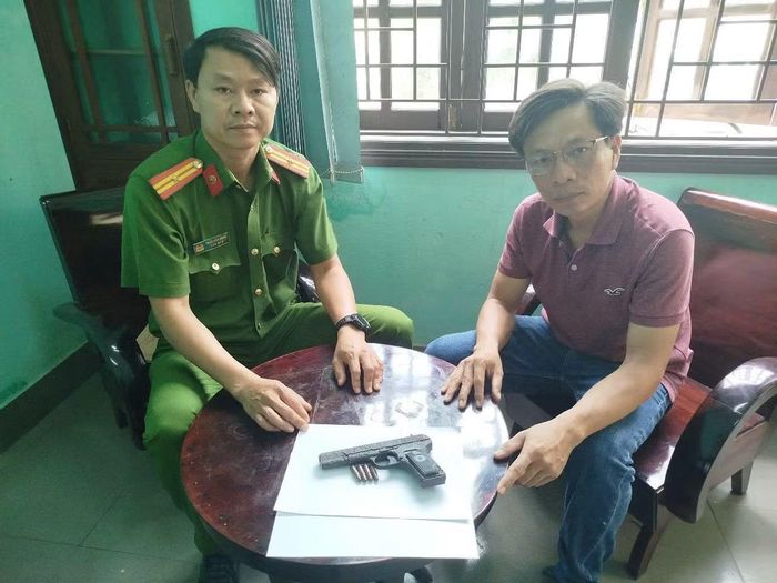 Nhờ Công an ở địa bàn cơ sở thực hiện tốt công tác tuyên truyền, có nhiều người dân đã tự nguyện giao nộp các loại vũ khí.