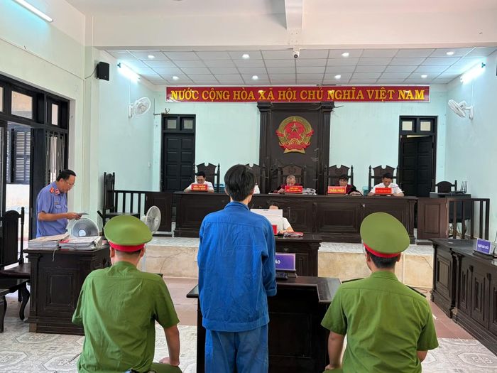 Khoa "nổ" với nhiều người rằng có khả năng đưa người đi lao động thời vụ tại Hàn Quốc hoặc đi du lịch Mỹ, Châu Âu để lừa tiền của hàng chục bị hại.