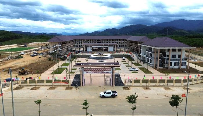 Trường phổ thông nội trú liên cấp TH&THCS xã A Lưới 3 sẵn sàng đón học sinh vào năm học mới.