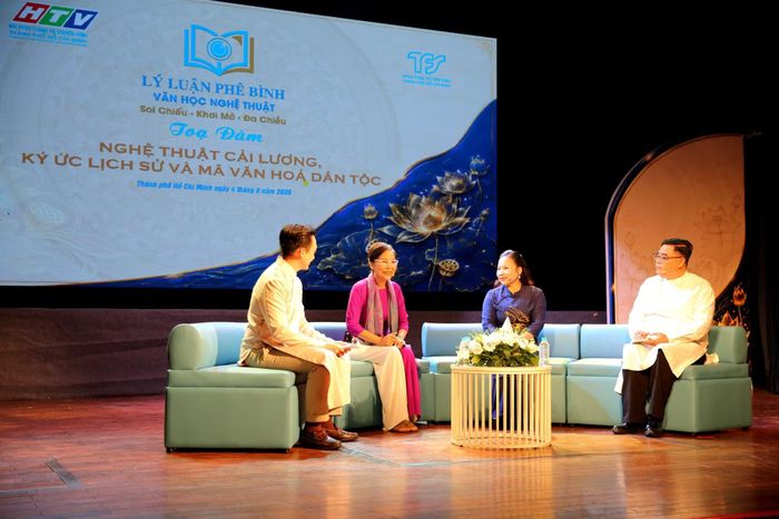 Ba vị khách mời tham gia với vai trò diễn giả (từ trái qua): Tiến sĩ, NSƯT Lê Nguyên Đạt, Tiến sĩ Võ Thị Yến và Tiến sĩ Mai Mỹ Duyên.