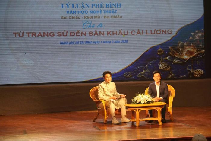 Sôi nổi với phần giao lưu, đặt câu hỏi với soạn giả cải lương nổi tiếng Phạm Văn Đằng vào sáng nay 4/9.