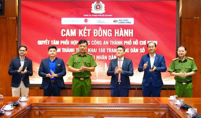 Công an TP Hồ Chí Minh phối hợp Công ty Cổ phần Dịch vụ và giải pháp công nghệ GoTrust ký kết kế hoạch phối hợp triển khai nhân rộng mô hình Trạm công dân số trên địa bàn thành phố.