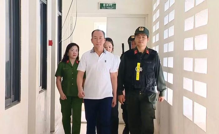 Cơ quan Công an bắt giữ, khởi tố điều tra đối tượng Nguyễn Đình Chung, Phó Chủ tịch Hội doanh nhân trẻ tỉnh Bắc Ninh, đối tượng trực tiếp quản lý điều hành 2 xưởng tái chế nhôm phế liệu trái phép.