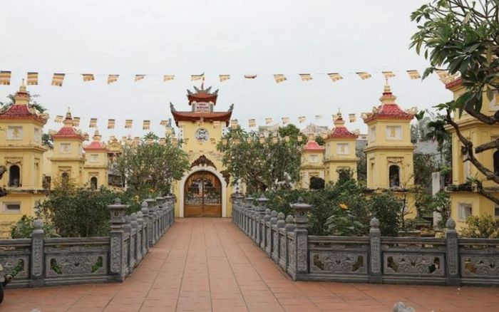 Vườn tháp chùa Nguyệt Quang – Đông Khê