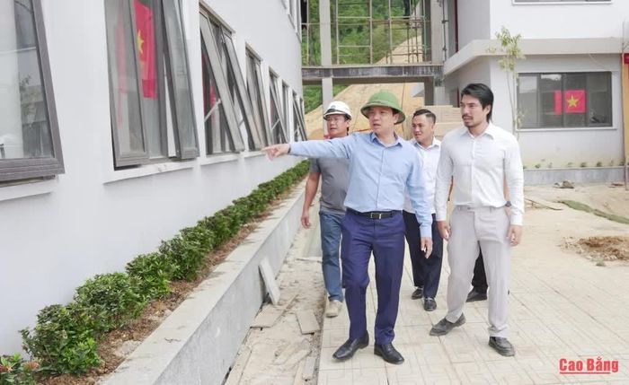 Chủ tịch UBND tỉnh chỉ đạo công tác chỉnh trang khuôn viên, chuẩn bị lễ khai giảng năm học 2026 - 2027.