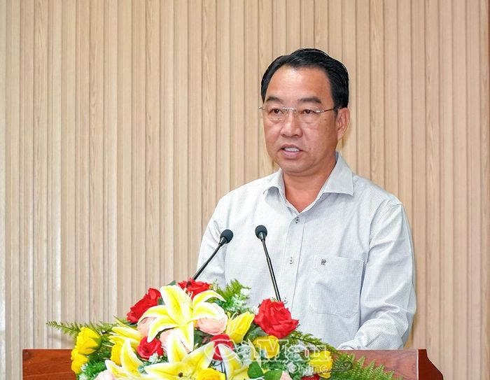 Đồng chí Lữ Quang Ngời, Phó Bí thư Tỉnh uỷ, Chủ tịch UBND tỉnh Cà Mau, phát biểu tại hội nghị.