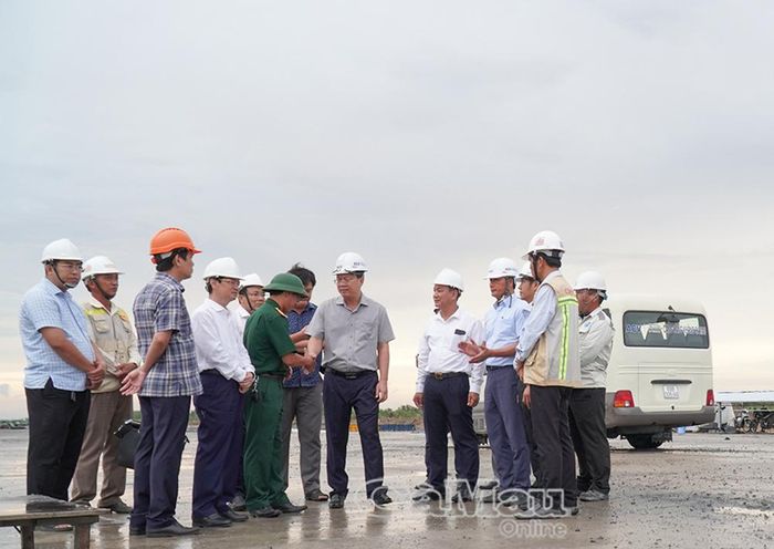 Đồng chí Nguyễn Hồ Hải biểu dương lực lượng bám trụ công trường, tổ chức thi công xuyên kỳ nghỉ lễ 2/9.