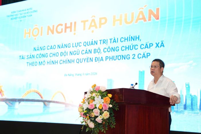 Phó Bí thư Thành ủy, Chủ tịch UBND thành phố Đà Nẵng Nguyễn Mạnh Hùng yêu cầu, sau Khóa học, các cơ quan, đơn vị, địa phương phải rà soát, áp dụng ngay các nội dung đã học vào thực tiễn công tác quản lý tại đơn vị . Ảnh: TIẾN TÚ