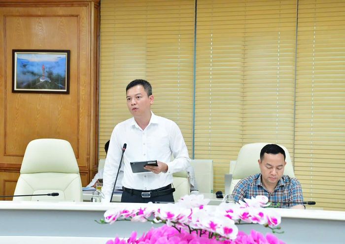 Cục trưởng Cục Công nghệ thông tin Phạm Huy Thông báo cáo