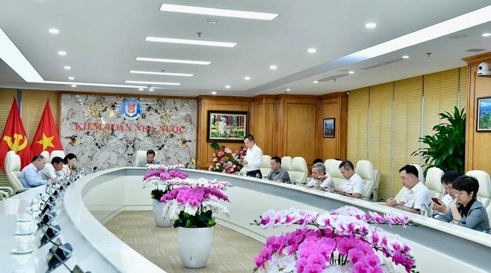 Quang cảnh cuộc họp