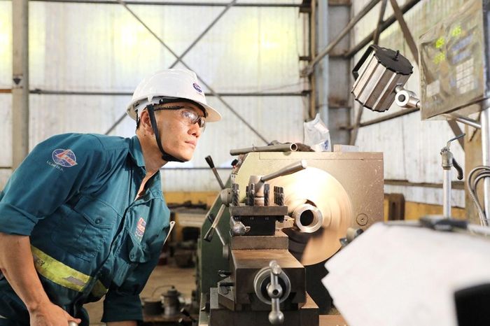 Chế tạo thiết bị cho dự án tại nhà máy chế tạo thiết bị LILAMA 18. Ảnh: LILAMA 18