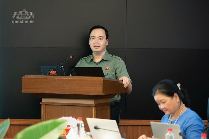 Phó Chủ nhiệm Ủy ban Khoa học, Công nghệ và Môi trường của Quốc hội Trần Văn Khải phát biểu tại Hội nghị. Ảnh: VPQH