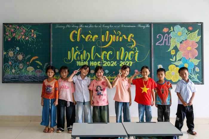 Niềm vui của các em nhỏ Trường Petrovietnam - Phong Thổ (Lai Châu) trước ngày khai trường