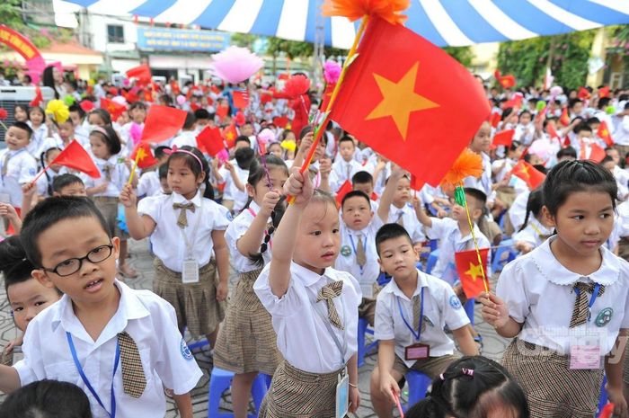Khai giảng năm học mới kết hợp trực tiếp và trực tuyến trên toàn quốc. (Ảnh minh họa)