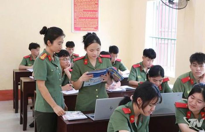 Một tiết học ngoại ngữ tại Trường Văn hóa CAND I Ảnh: Báo Thái Nguyên