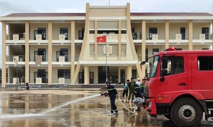 Từ ngày 29/8, Phòng Cảnh sát PCCC&CNCH phối hợp Công an các xã đến dọn dẹp tại 2 Trường Phổ thông Nội trú liên cấp Tiểu học - THCS xã Ia Mơ và Ia Púch.