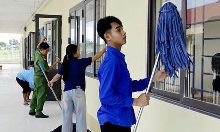 Trường Phổ thông Nội trú liên cấp Tiểu học - THCS của 4 xã biên giới Quảng Ngãi sau khi xây mới đã khang trang.