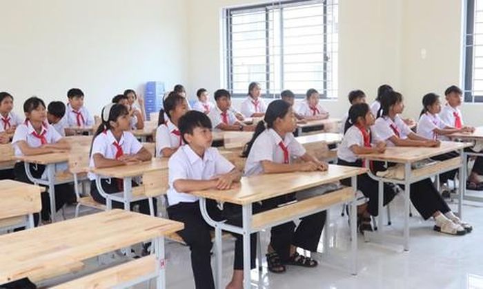 Các học sinh khu vực 7 xã biên giới Gia Lai và 4 xã biên giới Quảng Ngãi từ nay sẽ được học tập trong ngôi trường mới khang trang