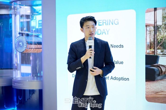 Ông David Qian, CEO của ECOVACS ROBOTICS