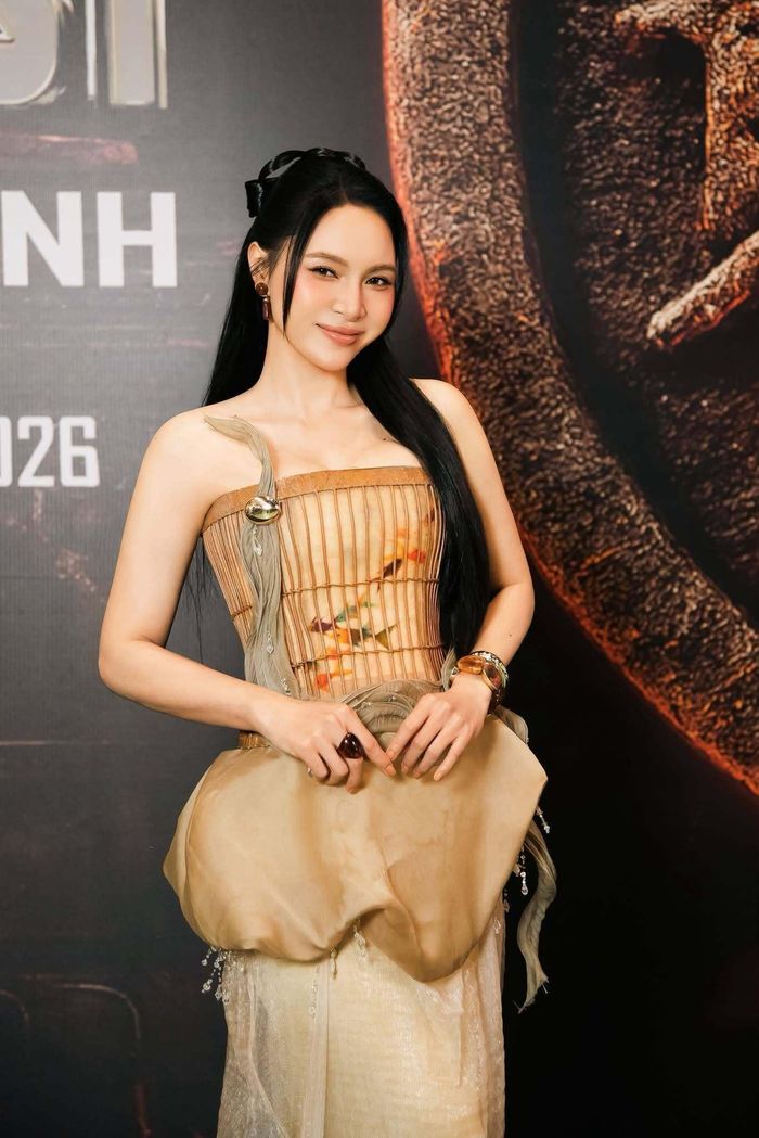 Ở tuổi 35, nữ diễn viên duy trì vóc dáng săn chắc nhờ thường xuyên tập luyện và vận động.