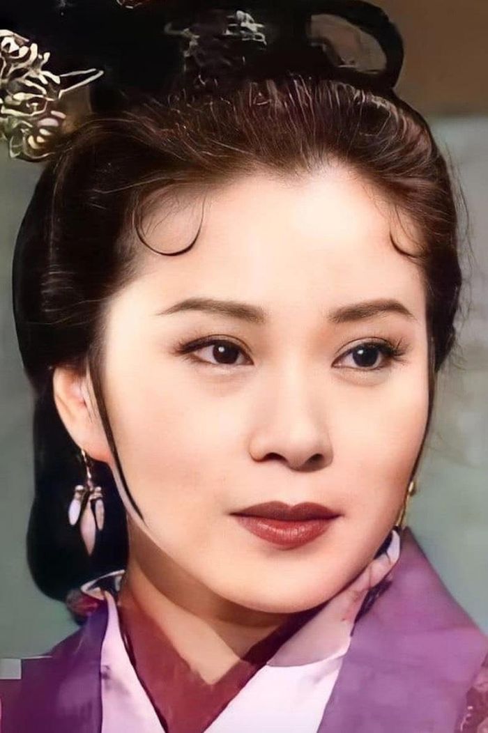 Ngụy Thu Hoa nổi tiếng với vai Hoàng Dung.