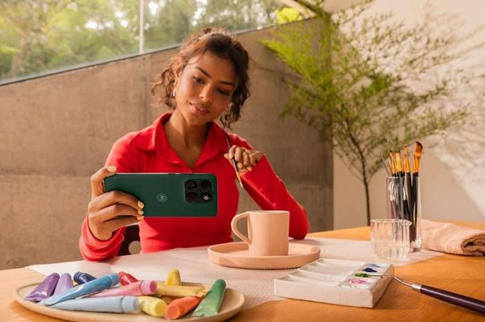 Google Gemini sẽ tích hợp sẵn trên Motorola Edge 70 Plus. (Ảnh: Motorola)