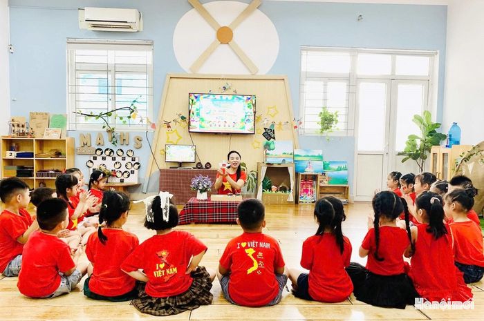Cô và trò trường Mầm non Đại Thanh (Ảnh: Nhà trường cung cấp).