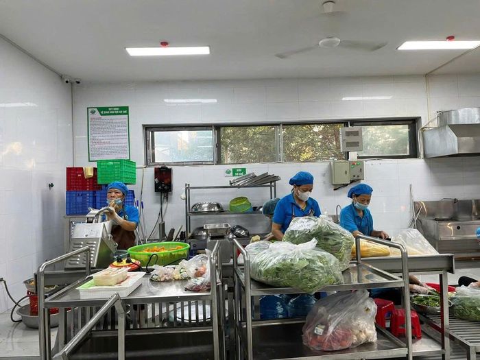 Trường Tiểu học Nhật Tân thường xuyên kiểm tra, giám sát công tác bán trú. Ảnh: Trường Tiểu học Nhật Tân.
