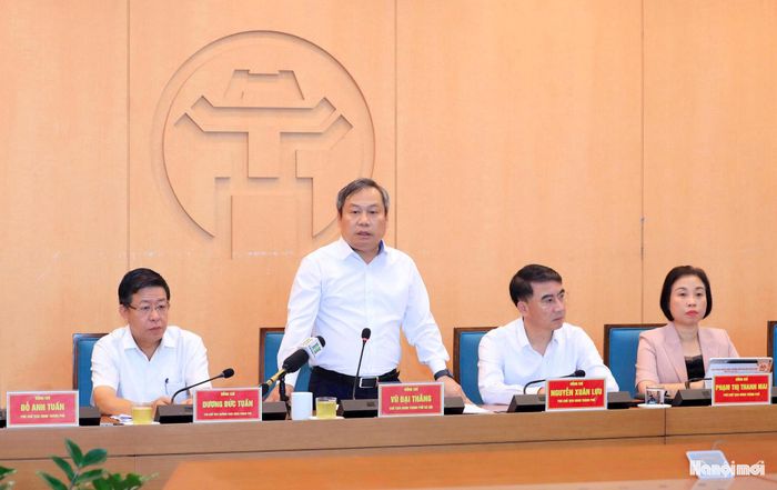 Chủ tịch UBND thành phố Hà Nội Vũ Đại Thắng chủ trì và phát biểu kết luận phiên họp. Ảnh: Viết Thành