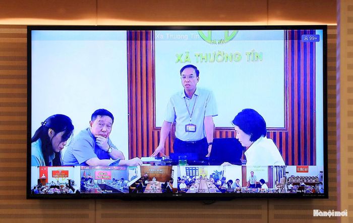 Đại diện lãnh đạo xã Thường Tín phát biểu trực tuyến. Ảnh: Viết Thành