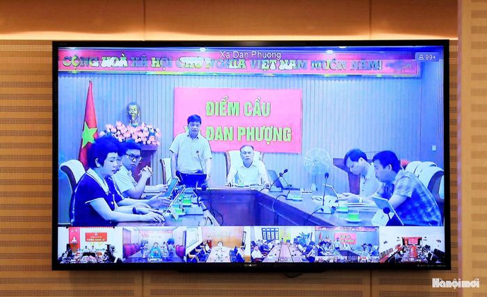 Đại diện lãnh đạo xã Đan Phượng phát biểu trực tuyến. Ảnh: Viết Thành