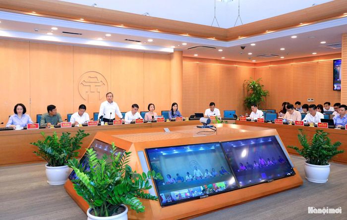 Chủ tịch UBND thành phố Hà Nội Vũ Đại Thắng chủ trì phiên họp. Ảnh: Viết Thành