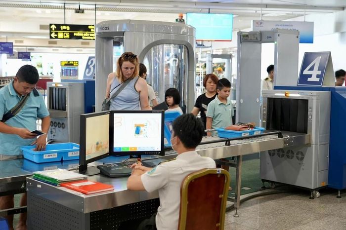 Các đơn vị trong ngành đã chủ động bố trí nhân lực, phương tiện, tăng cường ứng trực, kiểm tra, giám sát an ninh, an toàn và chất lượng dịch vụ. Ảnh: Phan Công