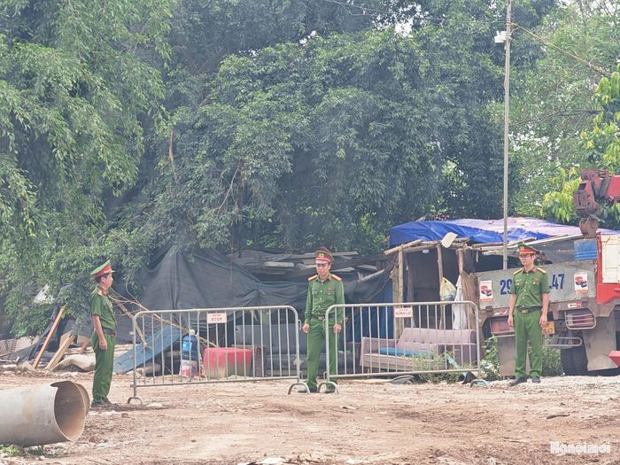 Hiện cơ quan công an đã rào chắn hiện trường để tiếp tục điều tra, làm rõ. Ảnh: Đ.T