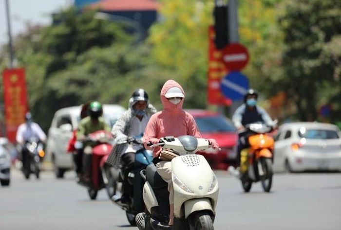 Nắng nóng tại Hà Nội nhiều khả năng còn kéo dài. Ảnh: CTV.