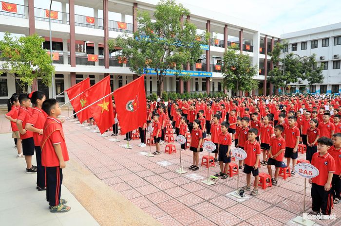 Sau khi sáp nhập, rường Tiểu học và Trung học cơ sở Liên Hà có 1 điểm trường chính và 2 phân hiệu với tổng số hơn 3.000 học sinh và khoảng 150 cán bộ, giáo viên.