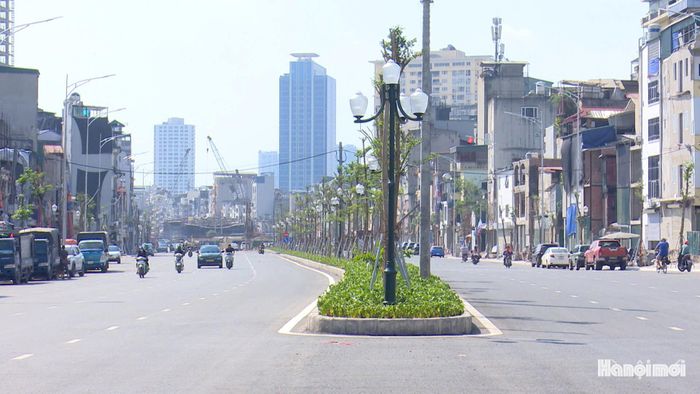 Tuyến đường thông thoáng, thuận tiện cho các phương tiện di chuyển. Ảnh: Lại Tấn