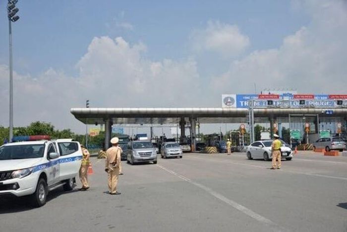 CSGT làm nhiệm vụ, bảo đảm trật tự, an toàn giao thông trên tuyến cao tốc. Ảnh: PV