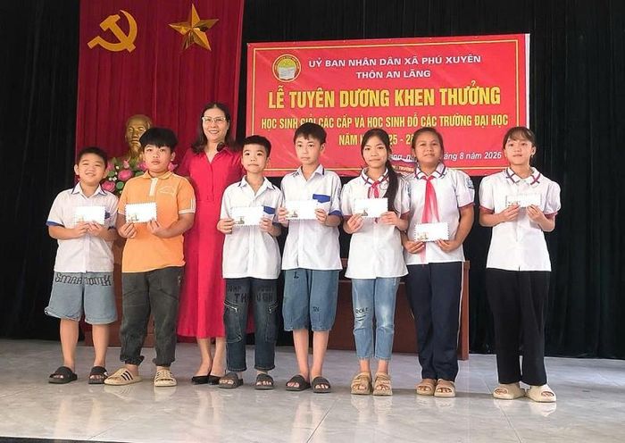 Hoạt động khuyến học, khuyến tài tại các thôn ở xã Phú Xuyên diễn ra sôi nổi trước mùa tựu trường năm học 2026-2027. Ảnh: PV