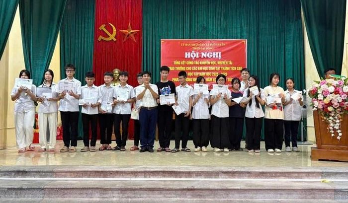 Công tác khuyến học, khuyến tài ở xã Phú Xuyên góp phần thúc đẩy phong trào tiếp sức đến trường, tạo nên một môi trường xã hội học tập lan toả tình người, phát triển bền vững. Ảnh: PV