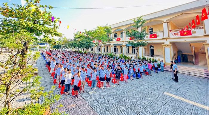 Thầy và trò Trường Tiểu học Tam Hưng 2 sẵn sàng bước vào năm học mới. Ảnh Bình Minh 