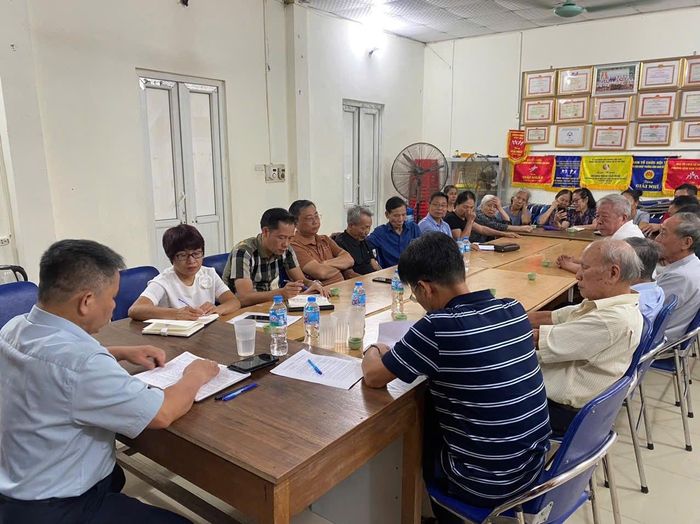 Duy trì tốt sinh hoạt chuyên đề, gắn với việc cấp ủy trực tiếp về cơ sở, là cách làm thiết thực của Đảng ủy phường Lĩnh Nam. Ảnh: LN