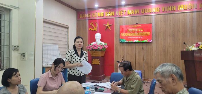 Trưởng Ban Xây dựng Đảng phường Lĩnh Nam Lương Thị Thuỷ phát biểu chỉ đạo tại buổi sinh hoạt chuyên đề tháng 9-2026, tại chi bộ Tổ dân phố. Ảnh: LN