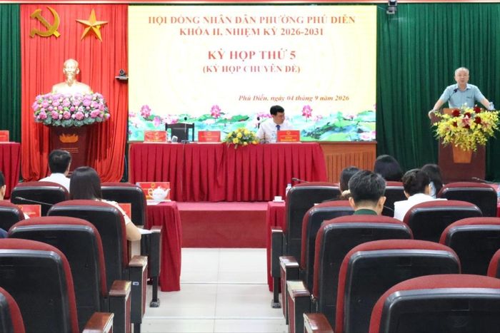 Quang cảnh kỳ họp thứ Năm (kỳ họp chuyên đề) HĐND phường Phú Diễn khóa II, nhiệm kỳ 2026-2031. Ảnh: Quỳnh Anh.